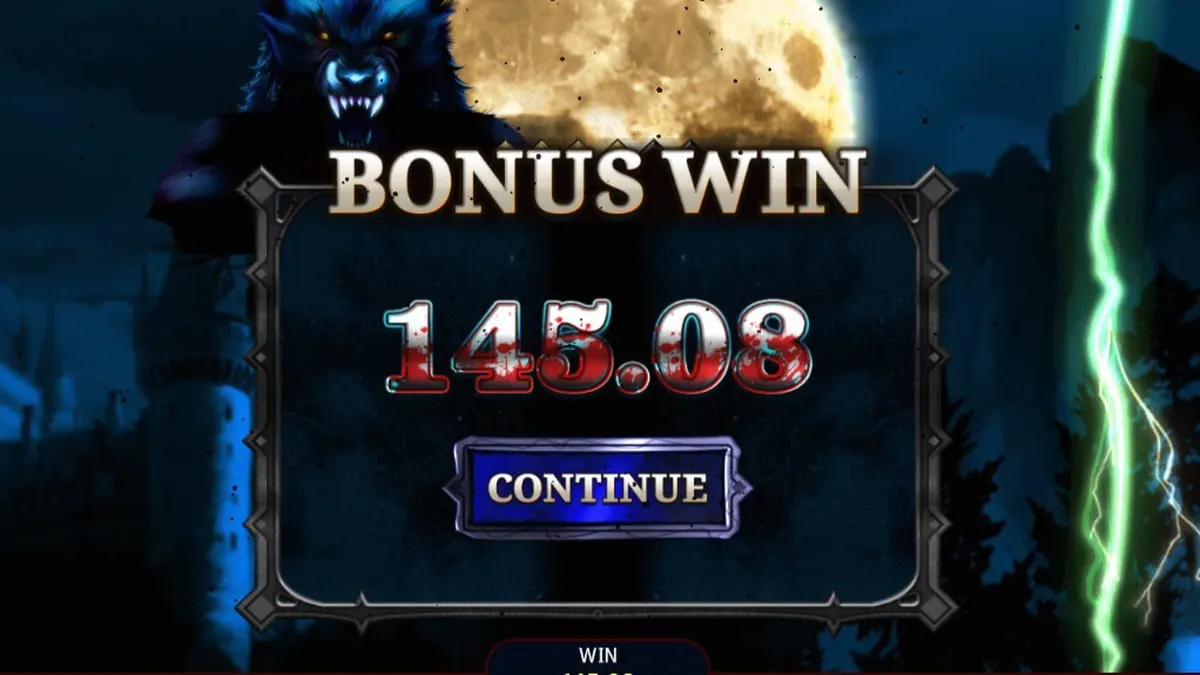 Interface do jogo de slot Fang & Fortune com tema gótico e monstros.